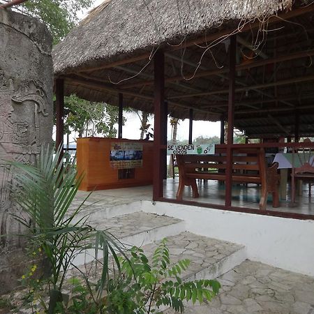 Hotel Santa Barbara Tikal Flores Extérieur photo
